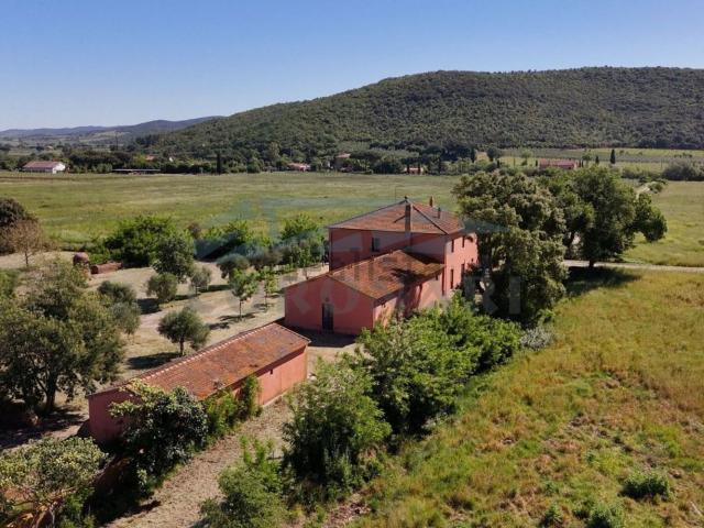 Rustici e casali in vendita di 500 m² in Strada Provinciale Alberese