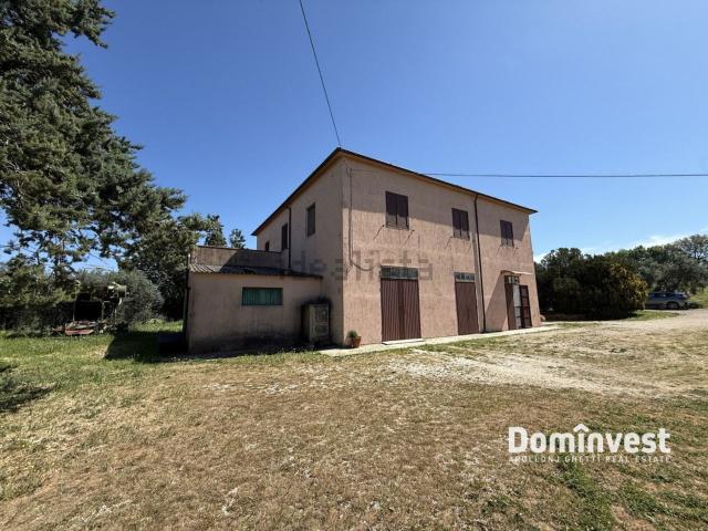 Rustici e casali in vendita di 500 m² in Strada Senza Nome