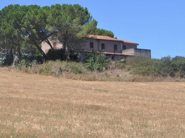 Rustici e casali in vendita di 500 m² in Strada Vicinale del Poderino