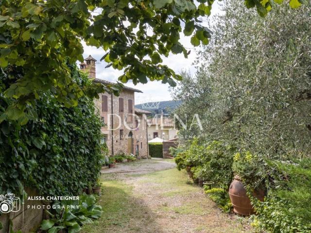 Rustici e casali in vendita di 500 m² in Piazza Della Cisterna, 66