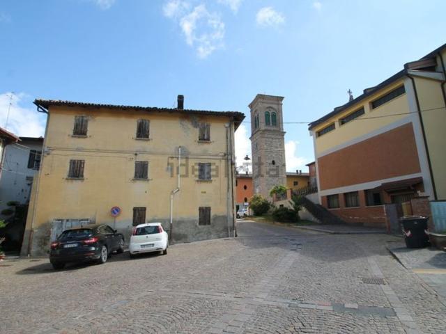 Rustici e casali in vendita di 500 m² in Piazza XV Agosto