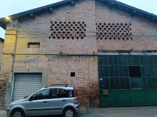 Rustici e casali in vendita di 500 m² in Via Omboni