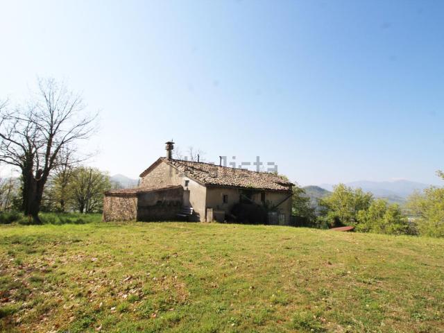 Rustici e casali in vendita di 500 m² in Via Ca’ Berardo