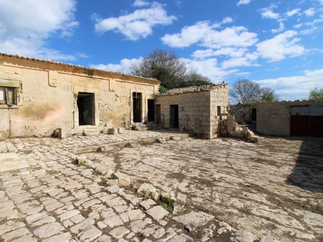 Rustici e casali in vendita di 500 m² in Via Conservatore