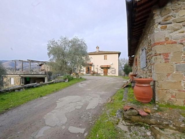 Rustici e casali in vendita di 500 m² in Via Ponte Agli Stolli