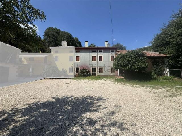 Rustici e casali in vendita di 500 m² in Via Roma