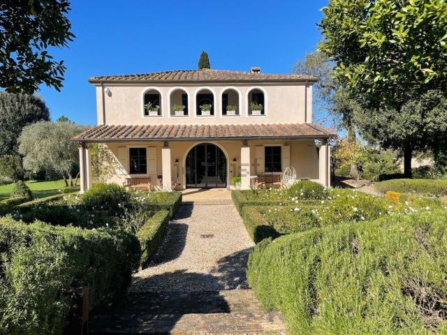 Rustici e casali in vendita di 500 m² in Via Soccini, 35