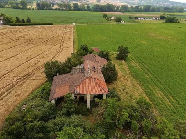 Rustici e casali in vendita di 500 m² in Via Tortona