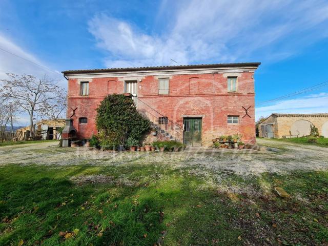 Rustici e casali in vendita di 502 m²
