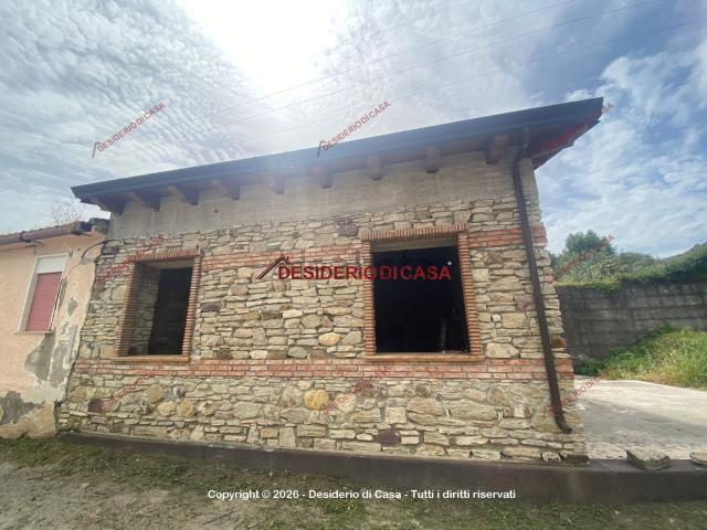 Rustici e casali in vendita di 50 m² in Contrada Provenzani, 8