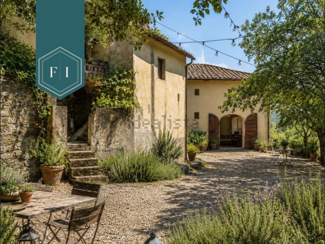 Rustici e casali in vendita di 515 m² in Via di Uscioli