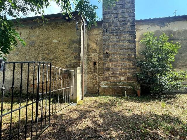 Rustici e casali in vendita di 516 m² in Località Spedaletto, 2