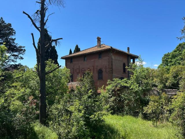 Rustici e casali in vendita di 516 m² in Via Ardeatina, 561