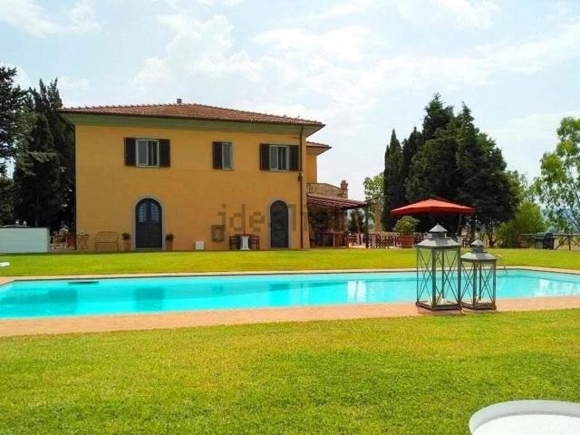 Rustici e casali in vendita di 510 m²