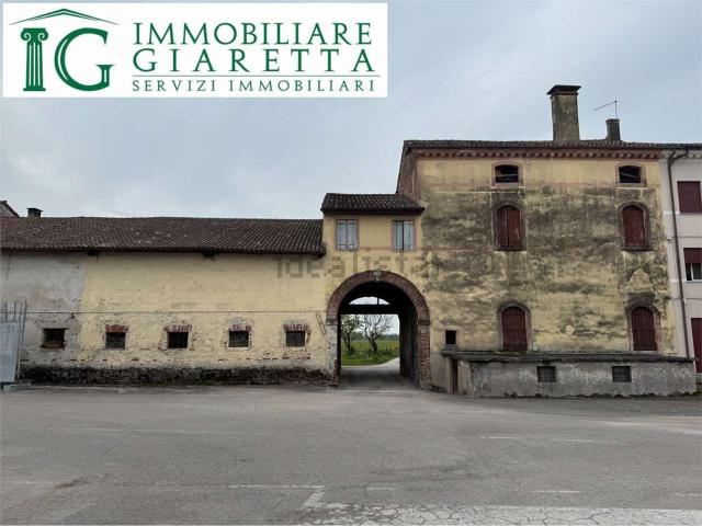 Rustici e casali in vendita di 510 m²