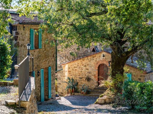 Rustici e casali in vendita di 511 m²