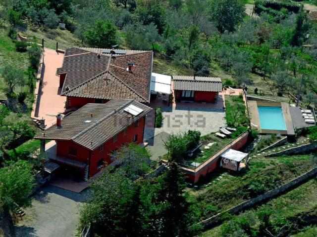 Rustici e casali in vendita di 511 m² in Viale Trento e Trieste