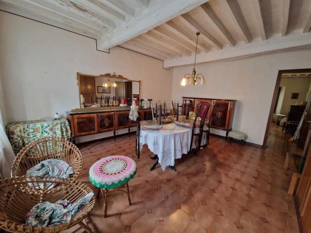 Rustici e casali in vendita di 527 m² in Via Vittorio Veneto