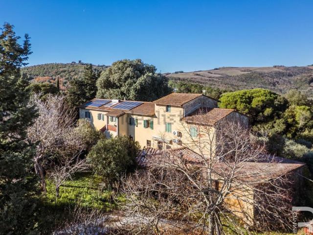 Rustici e casali in vendita di 520 m² in Località San Donato
