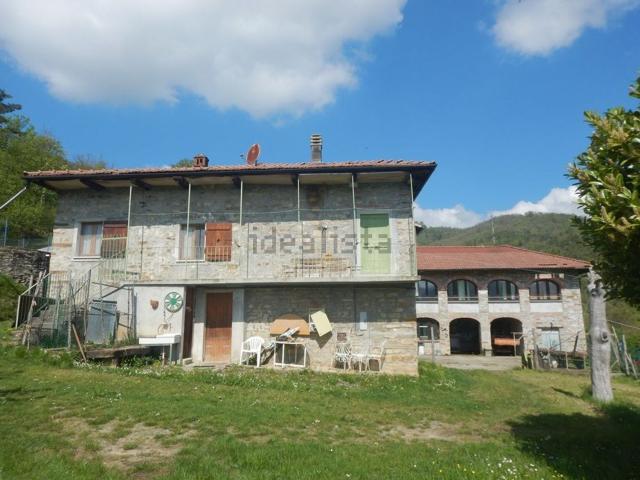 Rustici e casali in vendita di 520 m² in Località Valletto