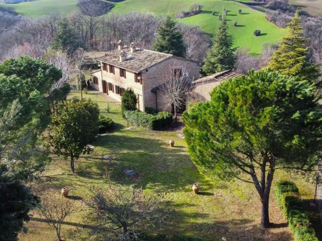 Rustici e casali in vendita di 520 m² in Via Maciolla