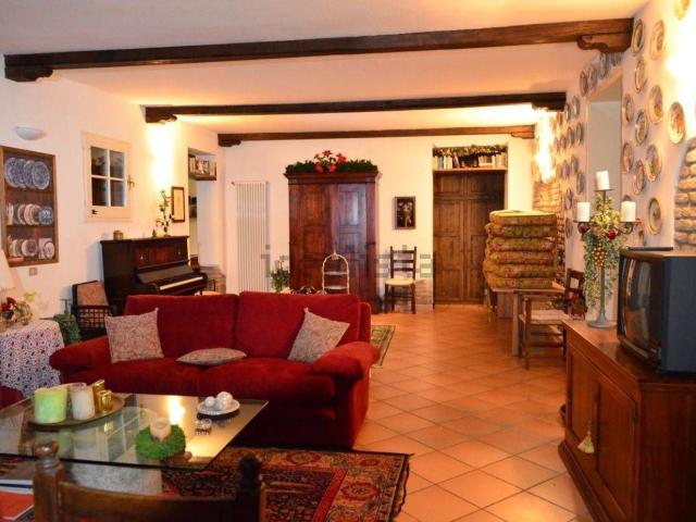 Rustici e casali in vendita di 520 m² in Via Mandriole
