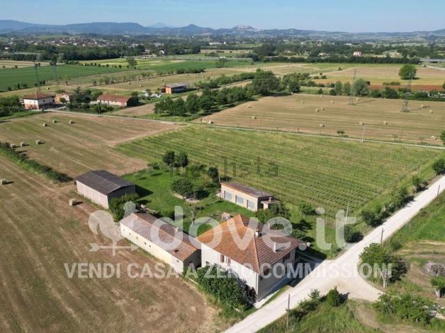 Rustici e casali in vendita di 520 m² in Via Caselle, 12