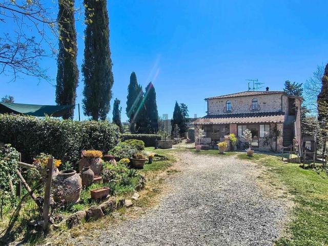 Rustici e casali in vendita di 520 m² in Via dei Marchesi, 4