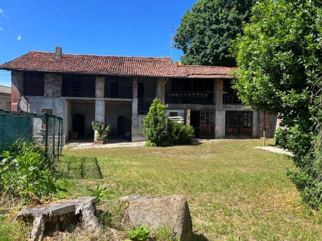 Rustici e casali in vendita di 520 m² in Via G. Monici, 22