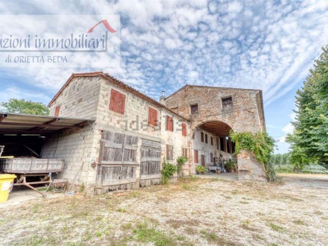 Rustici e casali in vendita di 520 m² in Via San Michele Arcangelo