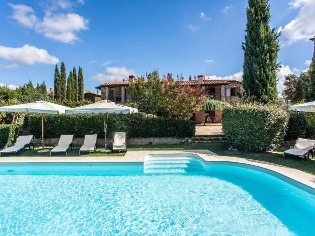 Rustici e casali in vendita di 520 m² in Via Scansanese