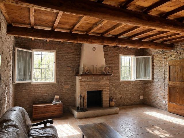 Rustici e casali in vendita di 520 m² in Via Vecchio Reno