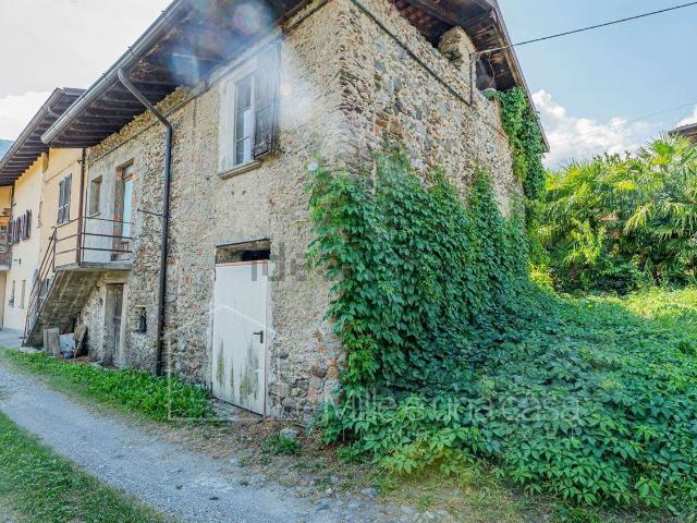 Rustici e casali in vendita di 52 m² in Via al Bas