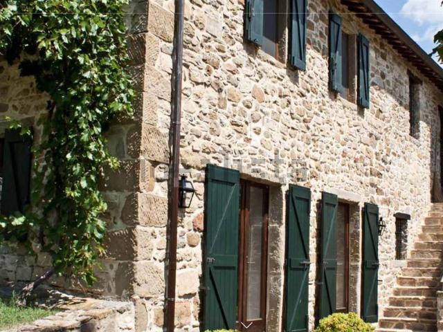 Rustici e casali in vendita di 535 m²