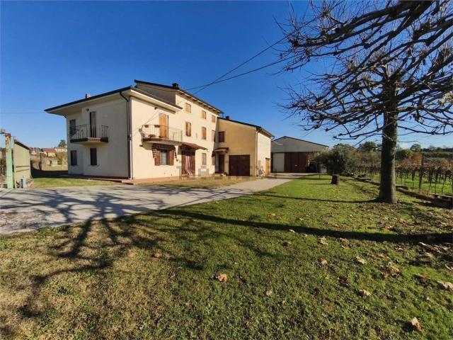 Rustici e casali in vendita di 538 m²