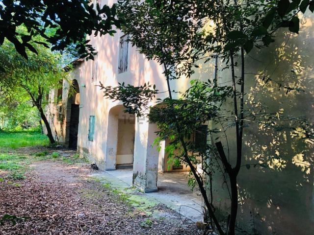 Rustici e casali in vendita di 538 m² in Via Sant&apos Antonino, 279