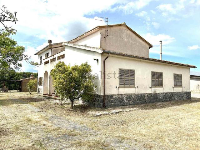 Rustici e casali in vendita di 530 m²