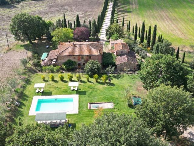 Rustici e casali in vendita di 530 m² in Corso Vittorio Emanuele