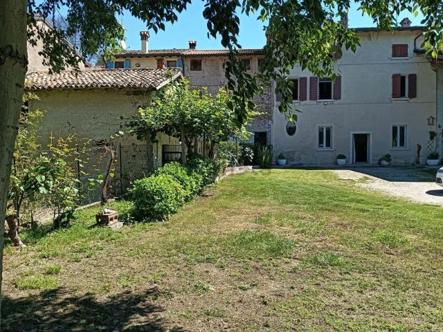 Rustici e casali in vendita di 530 m² in Strada Sale, 15