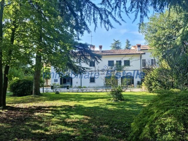 Rustici e casali in vendita di 530 m² in Via della Polveriera, 5