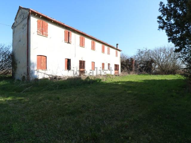 Rustici e casali in vendita di 530 m² in Vicolo Lombardia, 38