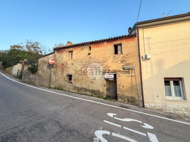Rustici e casali in vendita di 53 m² in Via Grottaccia, 11