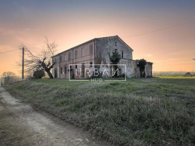 Rustici e casali in vendita di 544 m²