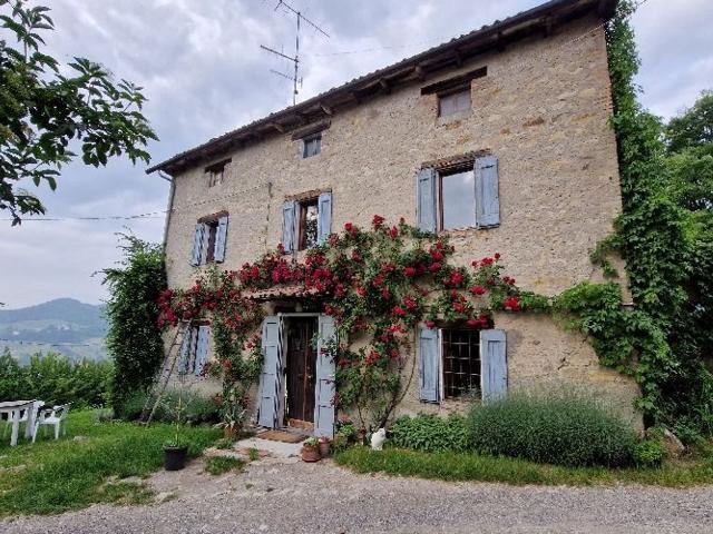 Rustici e casali in vendita di 540 m²