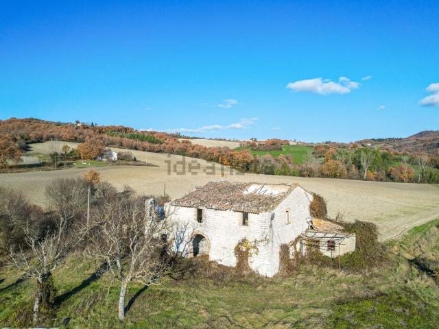 Rustici e casali in vendita di 540 m² in Strada Santa Barbara