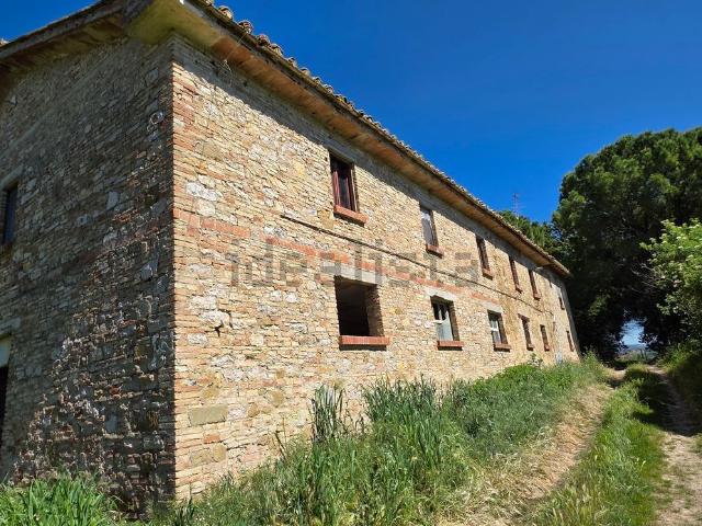 Rustici e casali in vendita di 550 m²