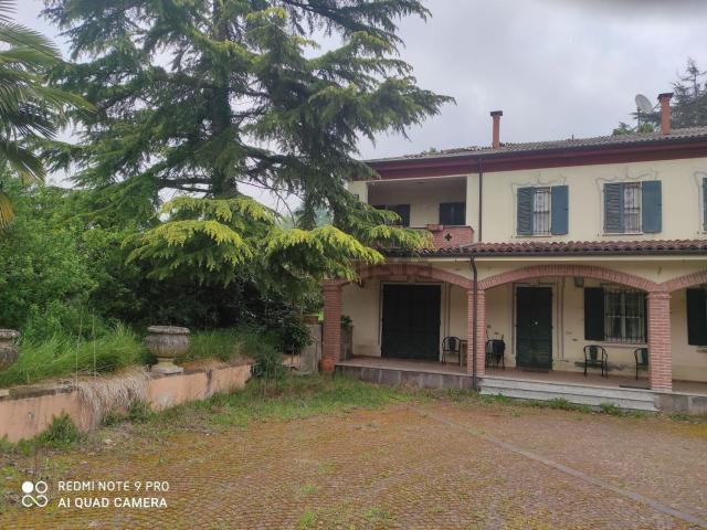 Rustici e casali in vendita di 550 m²