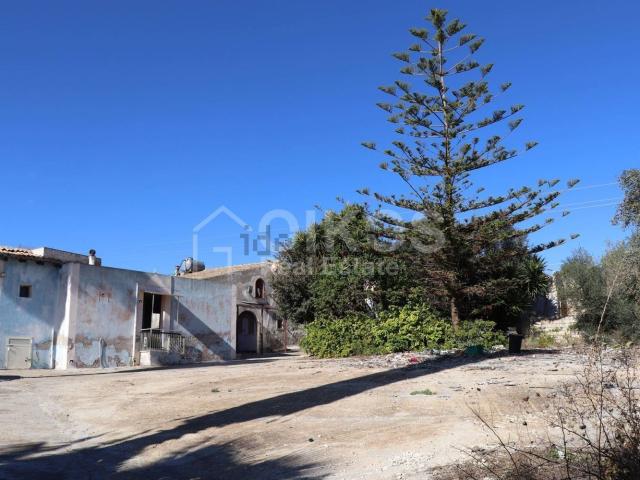 Rustici e casali in vendita di 550 m² in Contrada Zupparda