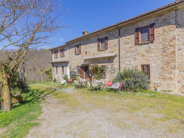 Rustici e casali in vendita di 550 m² in Strada Damessano