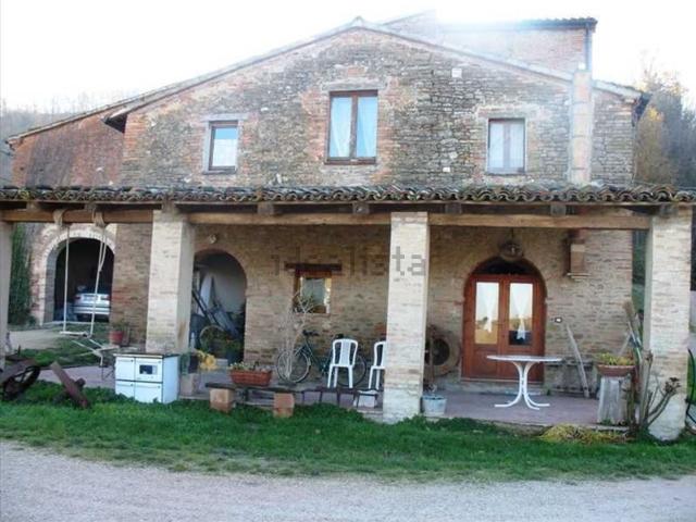 Rustici e casali in vendita di 550 m² in Piazza della Repubblica
